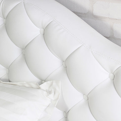 【上質なキルティング】一つひとつ丁寧に施されたボタン締め加工のキルティングが、高級感のある空間を創造します。